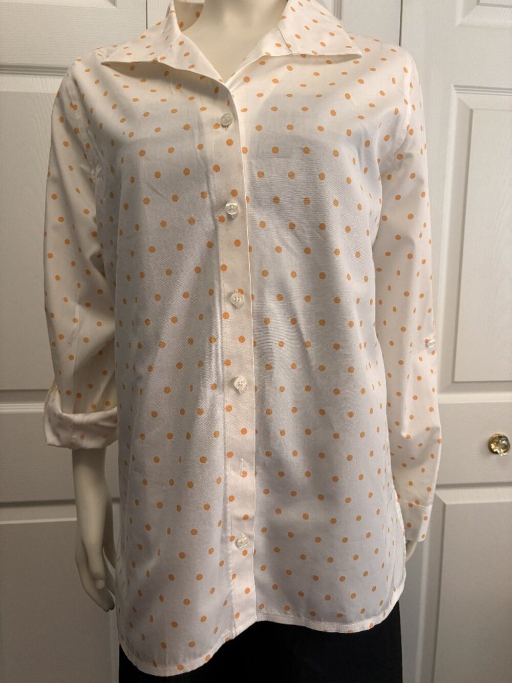 Chico's Size 1 White Peach Polka Dot Button Front Blouse Roll Tab Sleeve NWOT